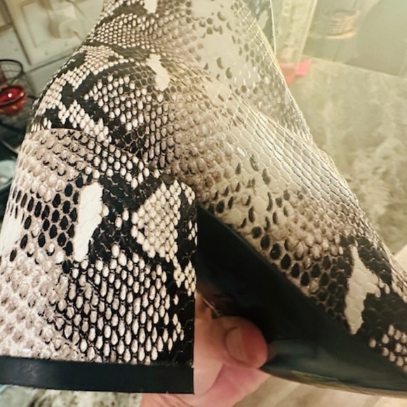 Unbranded Snake Print  Faux Leather Block Heel Boots NEVER WORN - BRAND NEW! 9 M - Picture 8 of 15